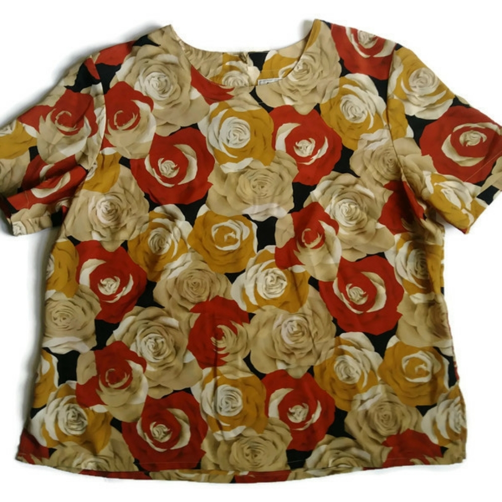 🌟Kathy che beautiful floral blouse size Large